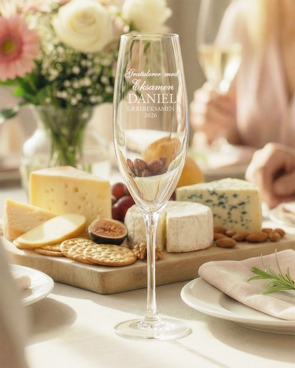 Champagneglass med personlig gravering til eksamen