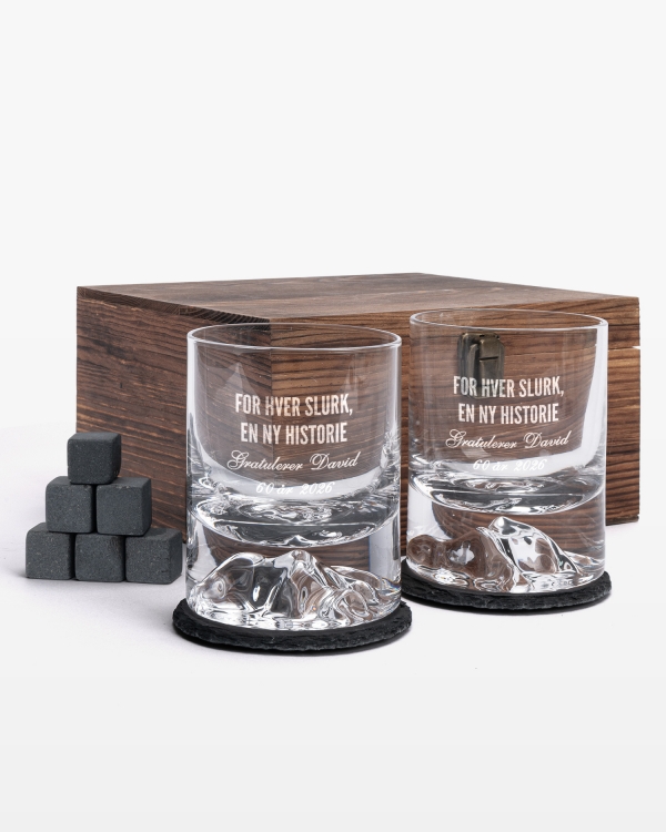 To whiskyglass med tilbehør og gravering