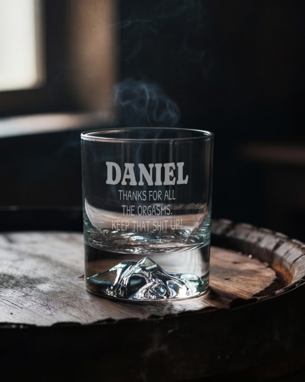 Unike whiskyglass med en bunn i form av et fjell