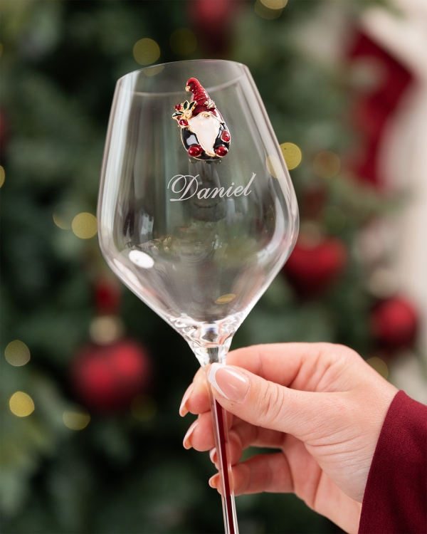 Vinglass med nisse og personlig gravering