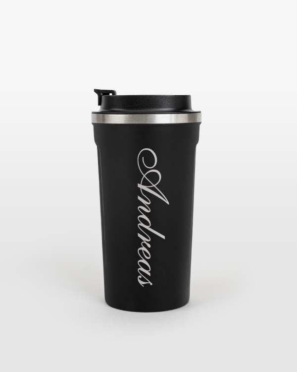 Svart termokopp gravert med navn