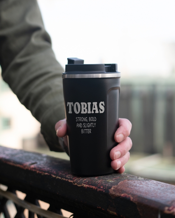 Svart stilren termokopp med personlig gravering