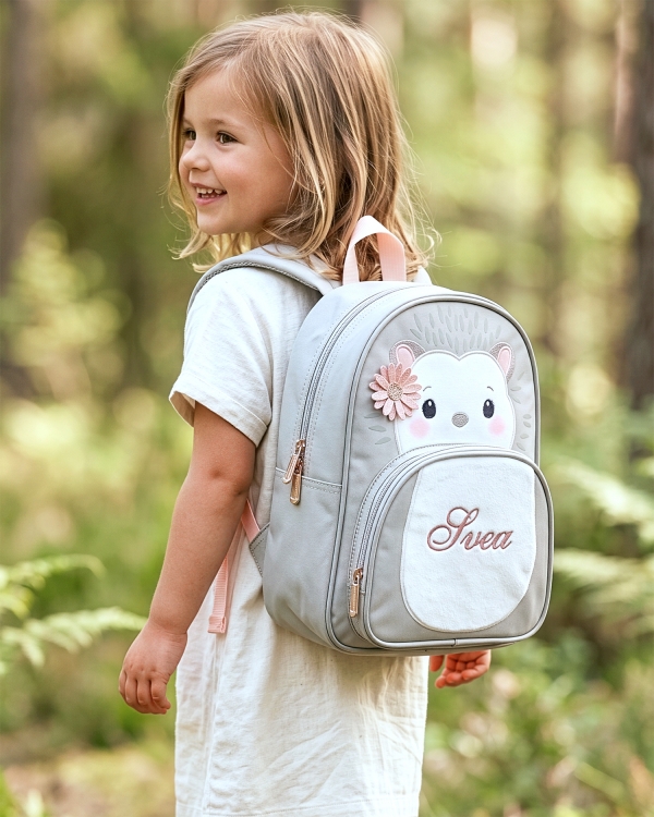 barneryggsekk med navn, pinnsvinformet