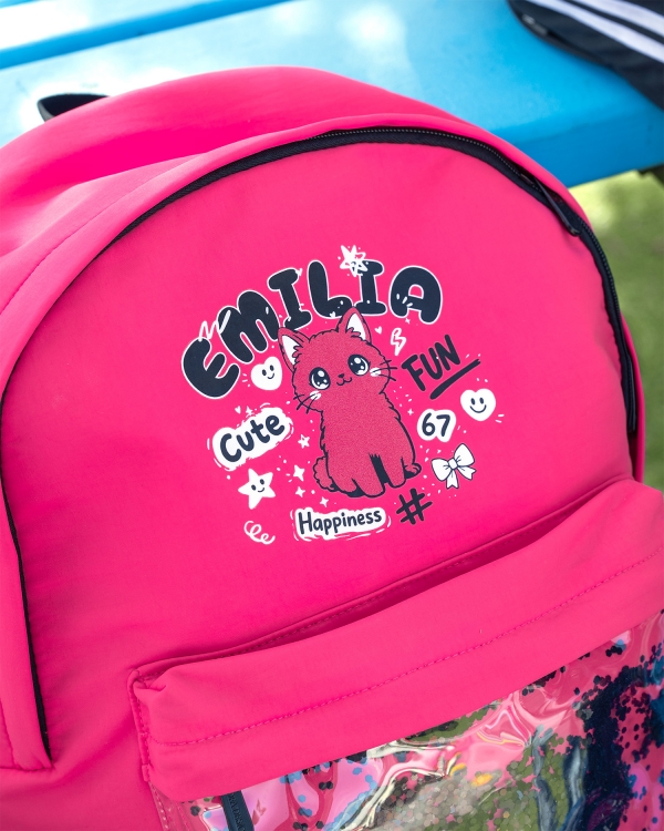 Skolesekk i cerise med kattemotiv og valgfritt navn