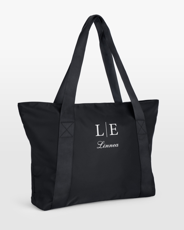 Romslig treningsbag med navn