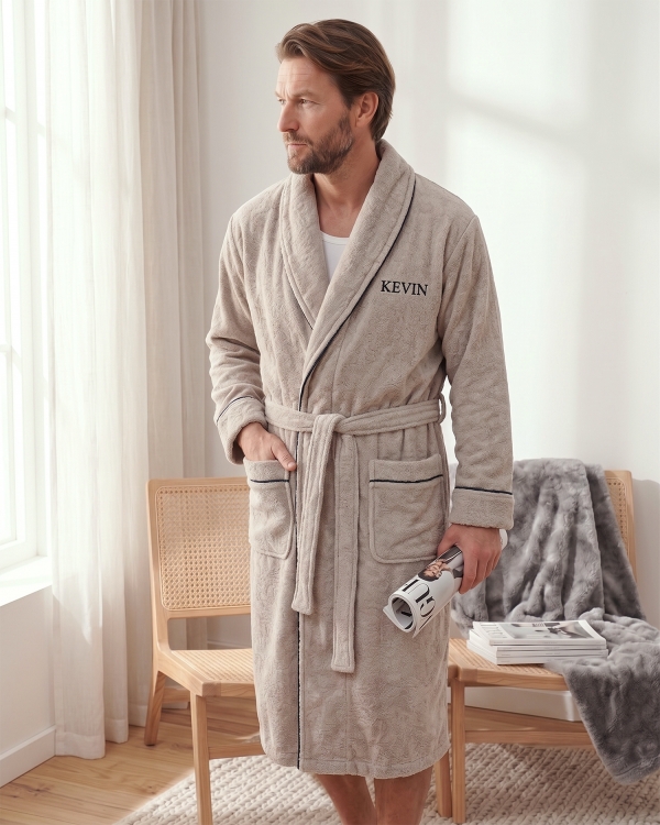 Badekåpe i sandfarge med personlig broderi