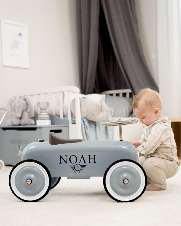 Blå sparkesykkel med navn