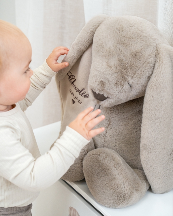 Kosekanin med brodert navn