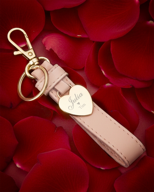 Gullnøkkelring med navn, til Valentinsdagen