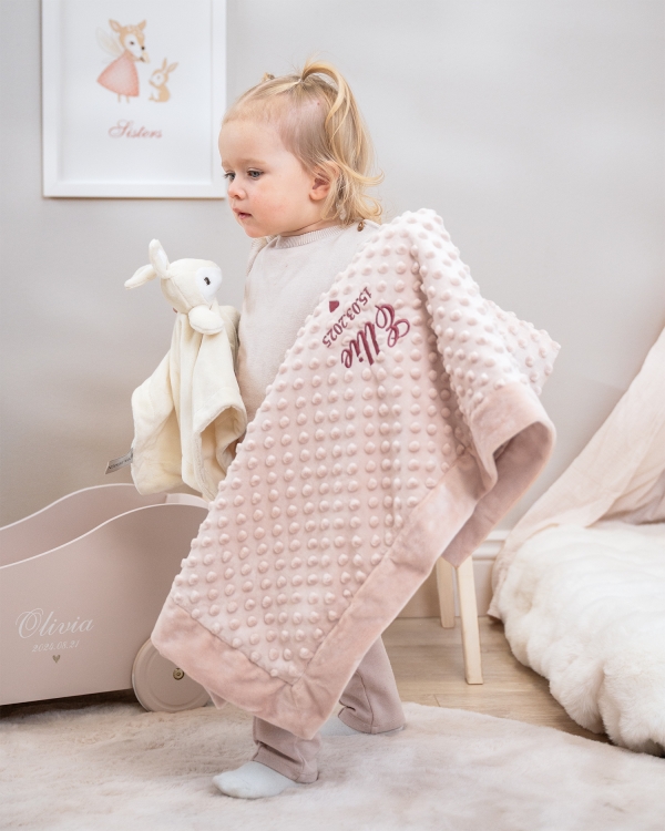 Rosa babyteppe med navn.