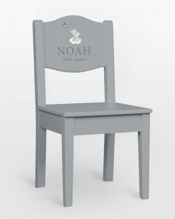 Blå barnestol med elefantmotiv og navn og valgfri tekst