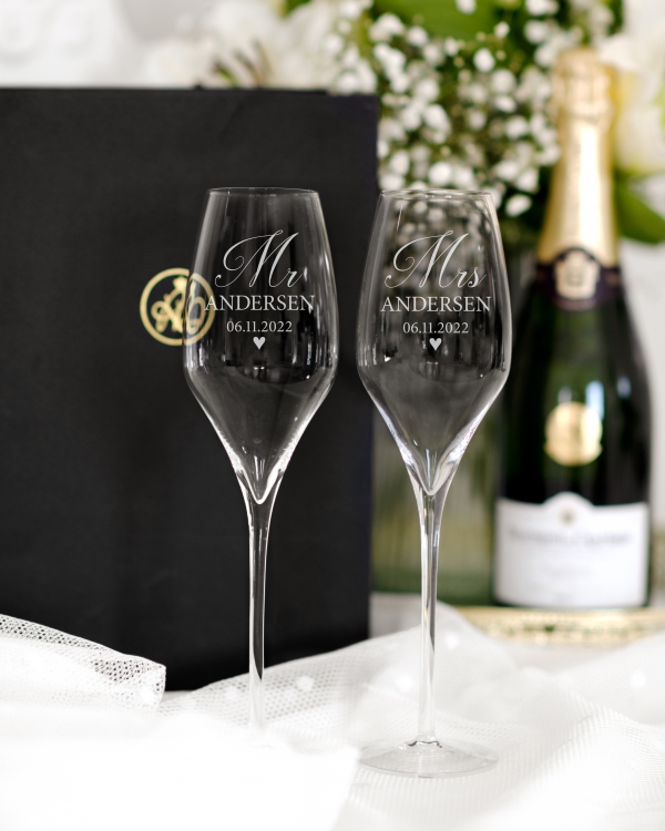 2p Gravity Champagne Glass - Mr & Mrs