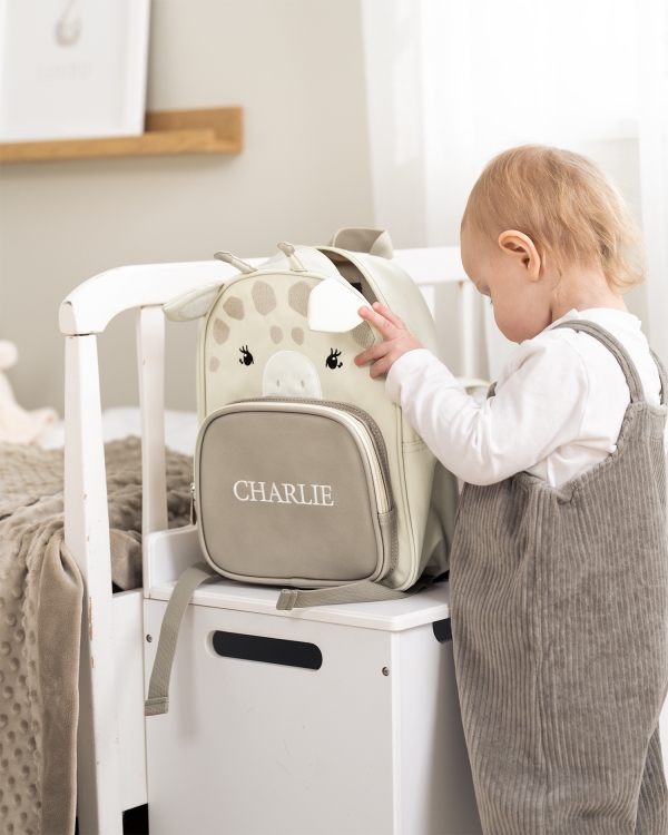 Ryggsekk med sjiraffmotiv og navn