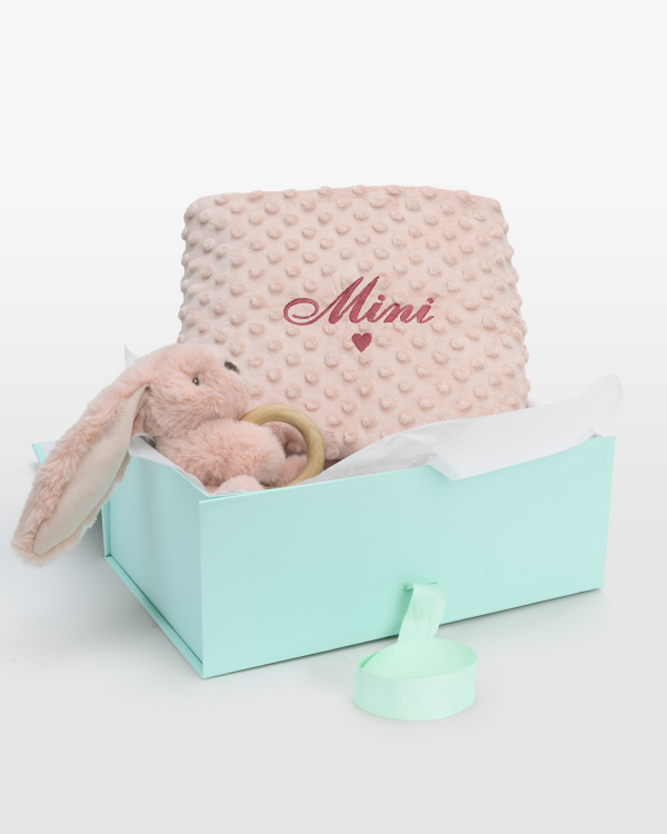 Gavesett med babyteppe og kosedyr med biterin