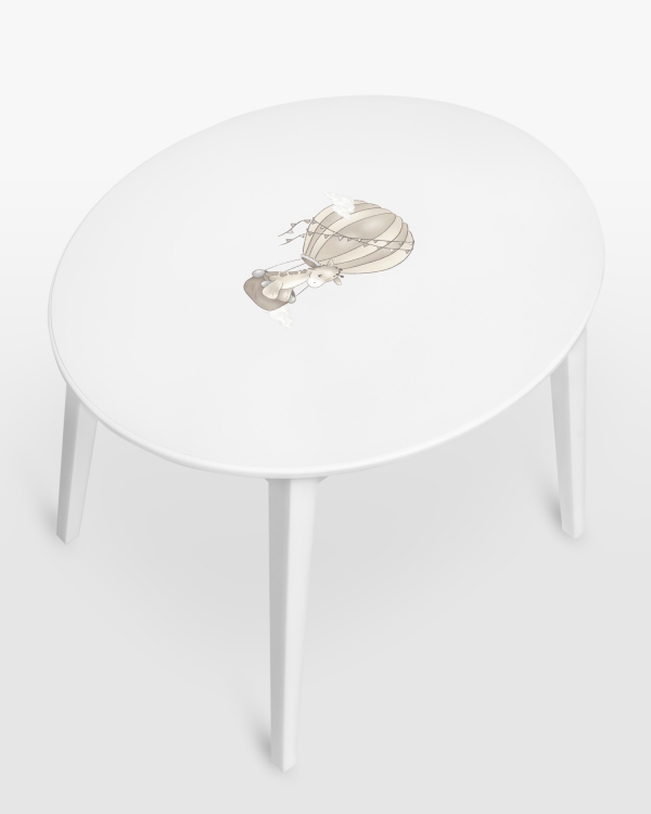 Hvit trebord med giraffmotiv