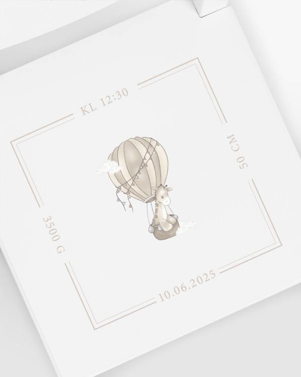 Hvit dåpsstol med personlig trykk