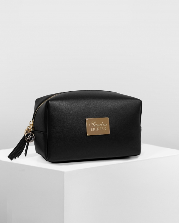 Svart toalettmappe med navn