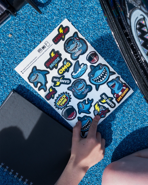 Klistremerker til å feste på eiendelene dine med haimotiv