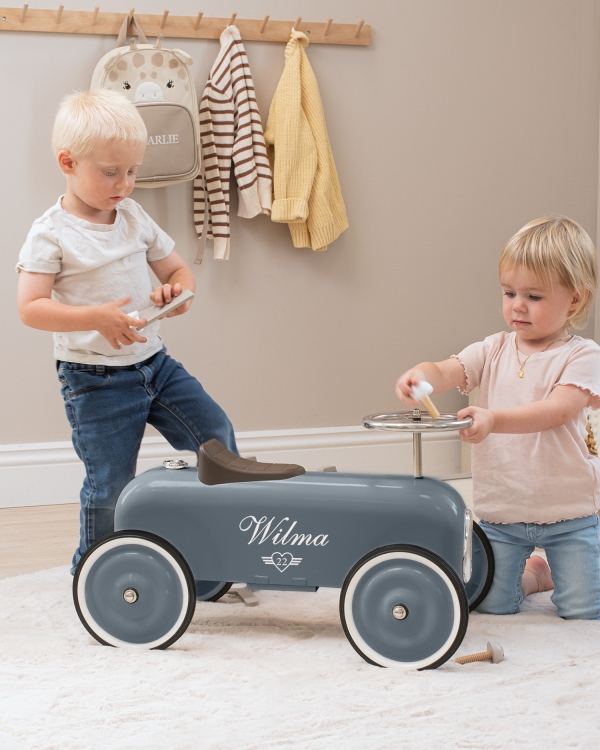 Sparkebil med fine detaljer og navn