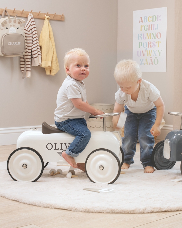 Mini Sparkebil med navn hvit