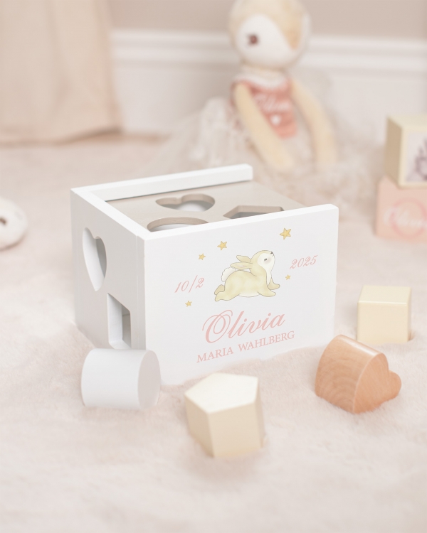 Hvit plukkeboks med tilhørende klosser, trykkes med navn og dato