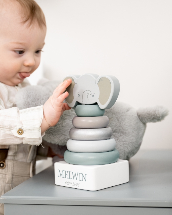 Stabletårn i grønt med elefantmotiv og navn