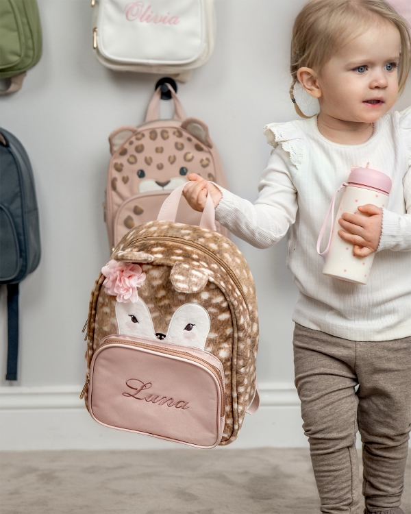 Ryggsekk for førskolebarn formet som en hjort, med brodert navn