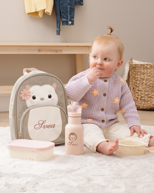 barneryggsekk med navn, pinnsvinformet