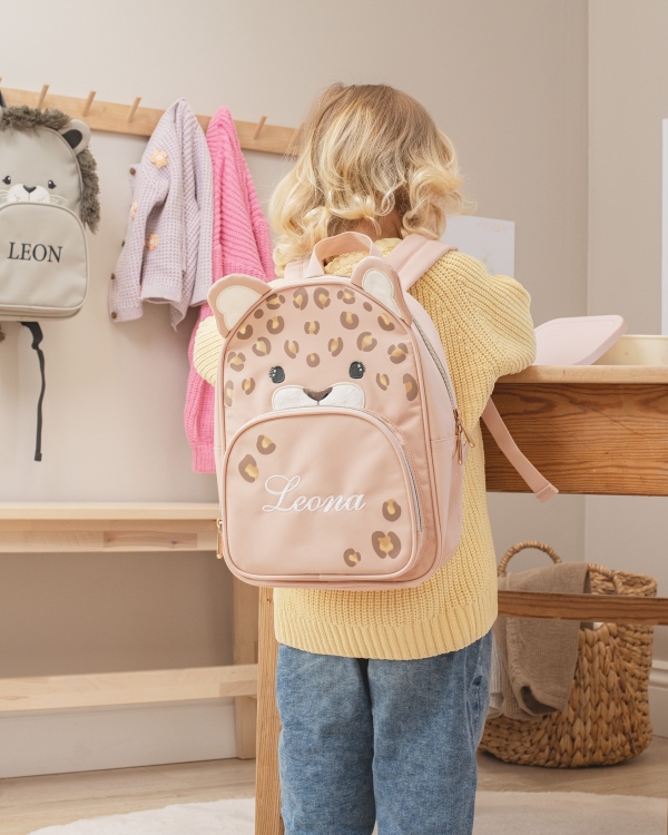 Rosa barneryggsekk med navn, med leopardmotiv