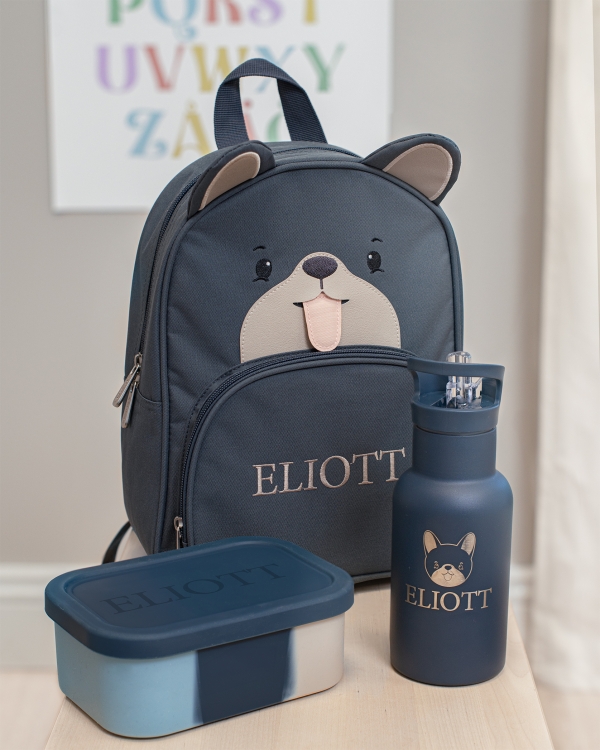 Blå vannflaske til barn som holder drikken kald