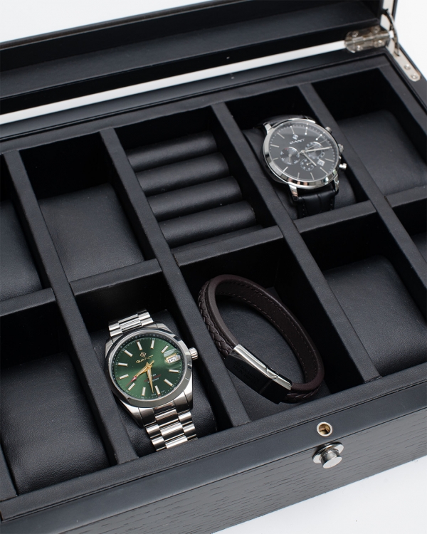 Personlig graverte klokkeskrin til ham