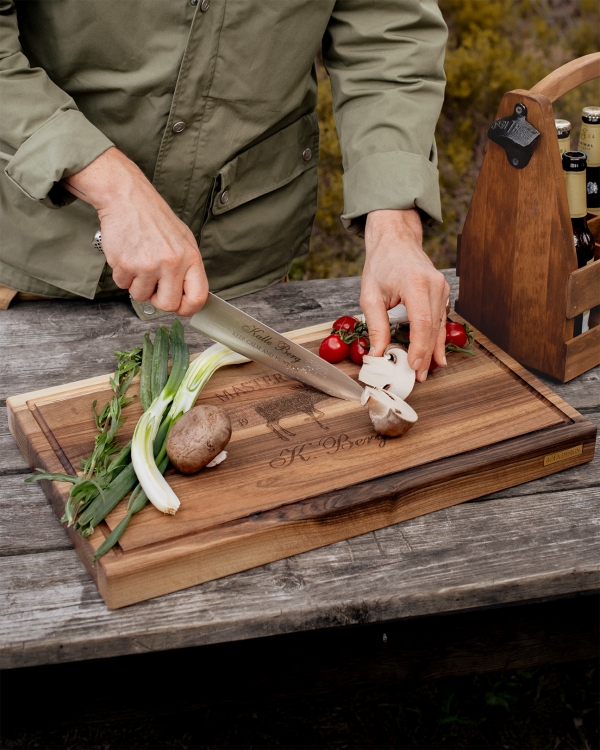 Stilig skjærefjøl med personlig gravering for jegeren