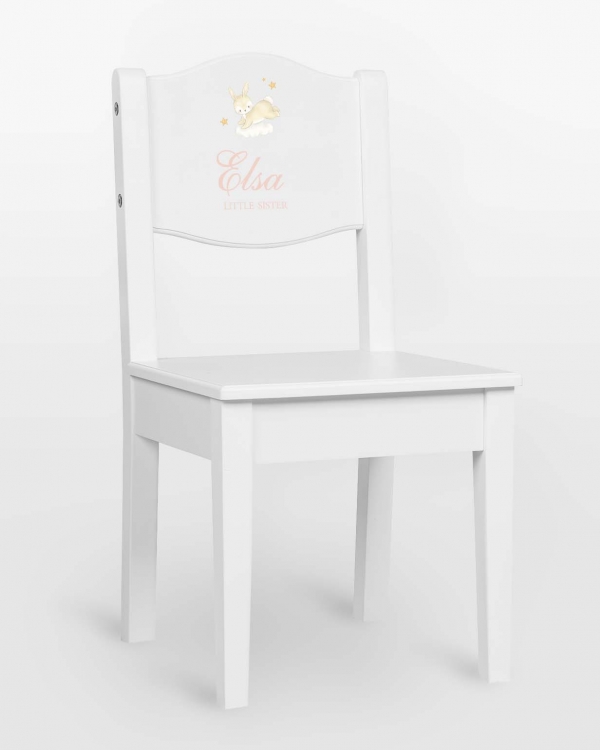 Hvit barnestol med kaninmotiv og navn og valgfri tekst