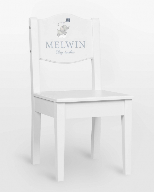 Hvit barnestol med elefantmotiv og navn og valgfri tekst