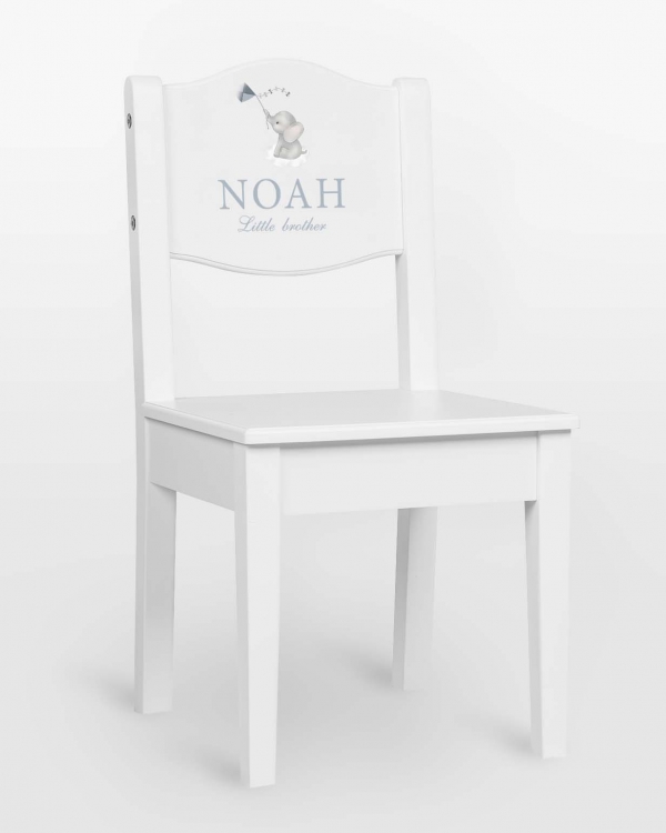 Hvit barnestol med elefantmotiv og navn og valgfri tekst