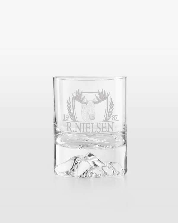 Whiskyglass gravert med navn og elgmotiv